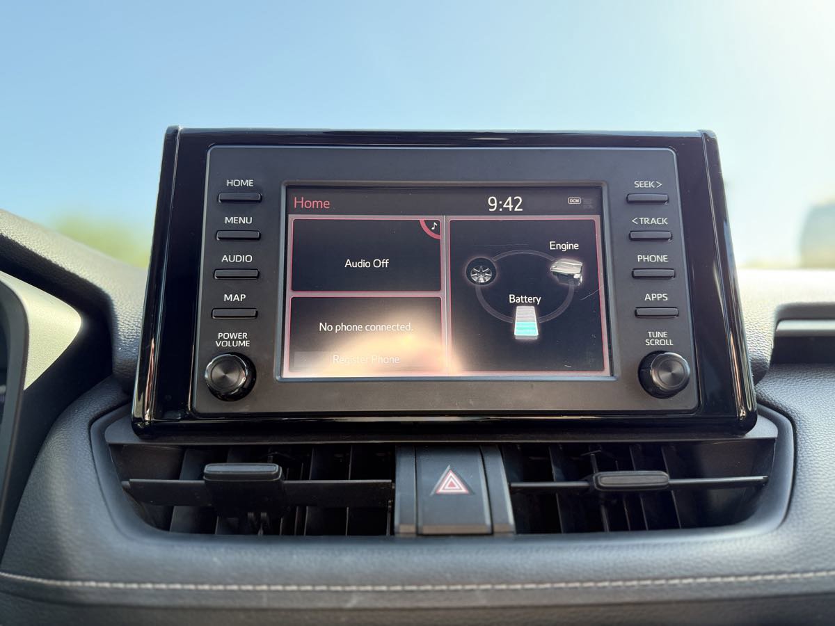 Used 2019 Toyota RAV4 LE image 17