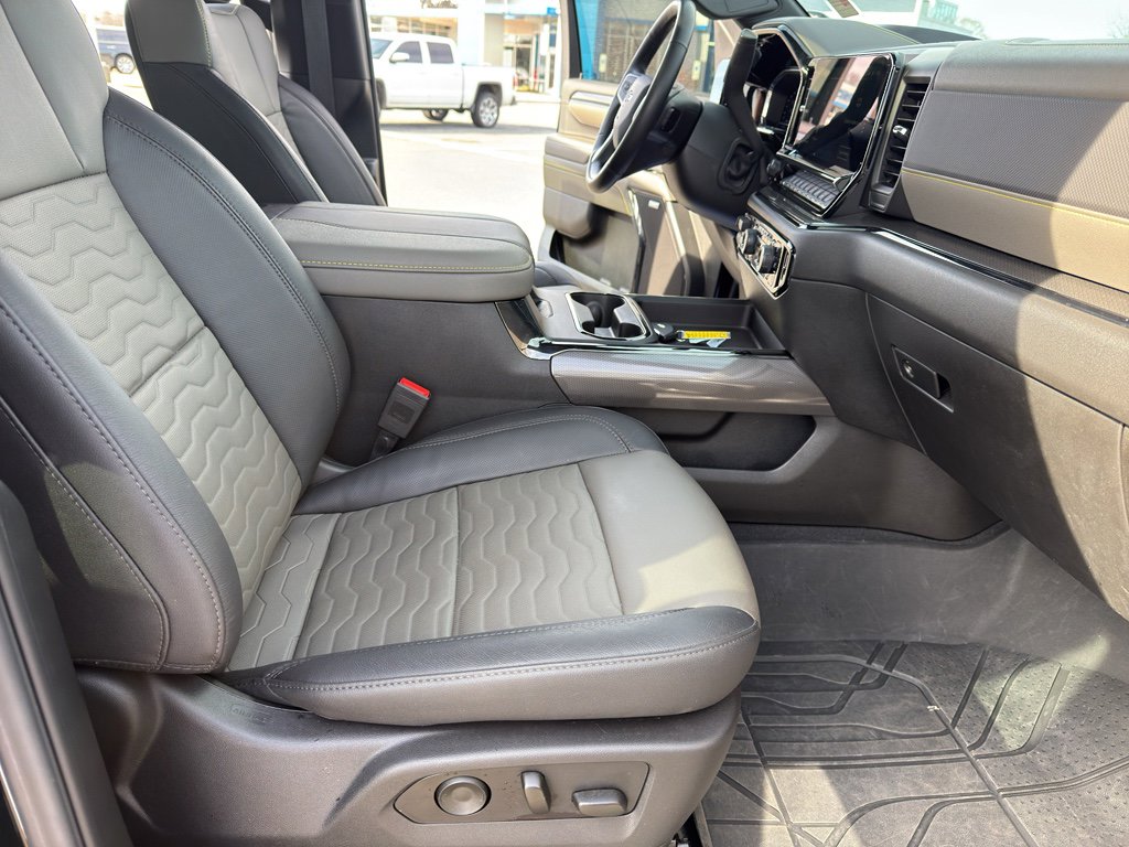 Used 2024 Chevrolet Silverado 2500 ZR2 w/ Technology Package image 32