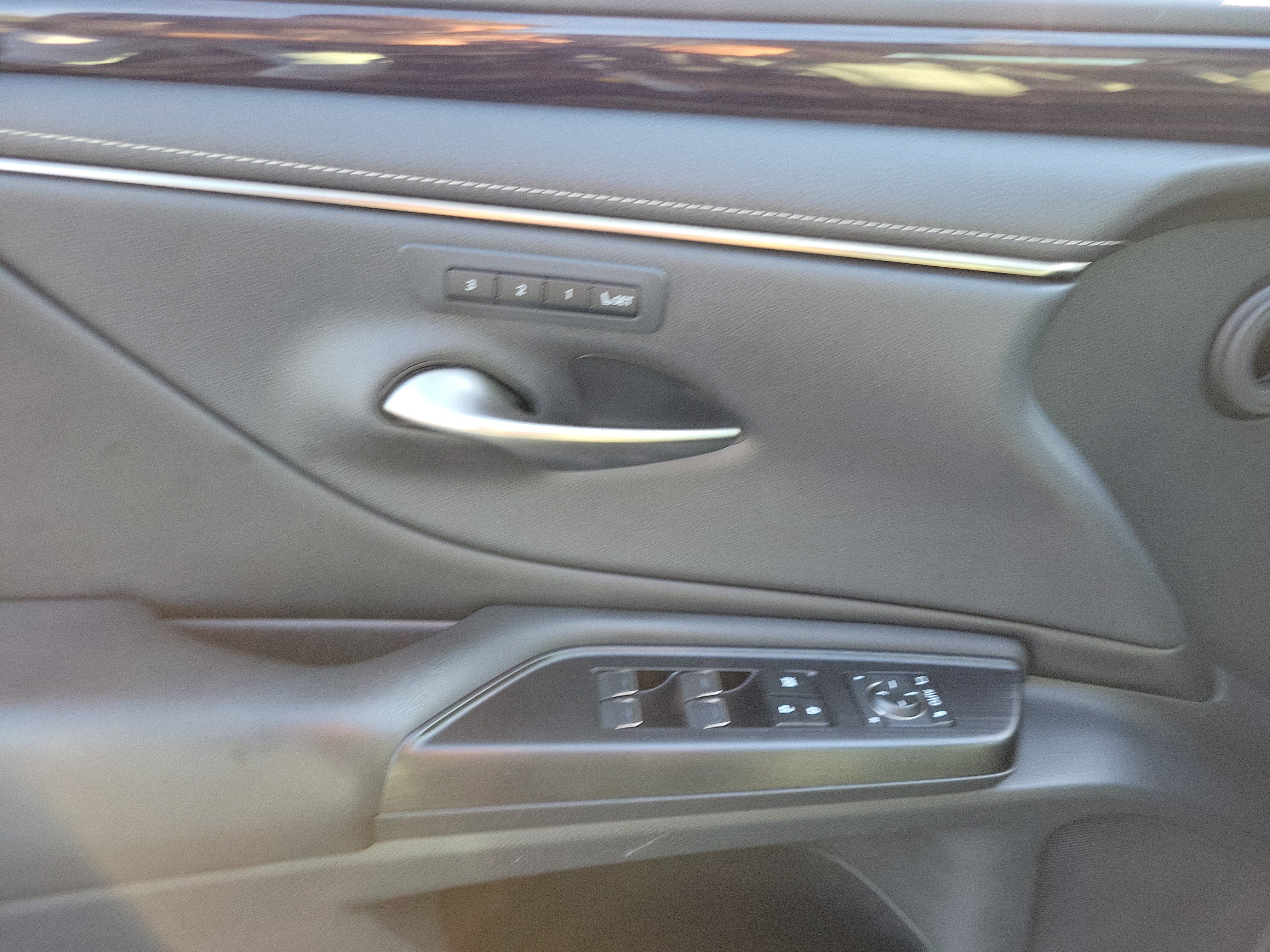 Used 2021 Lexus ES 250 w/ Premium Package AWD/4WD image 17