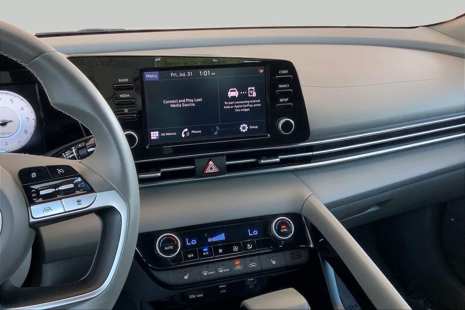 Used 2022 Hyundai Elantra SEL w/ Convenience + Premium Package FWD image 7