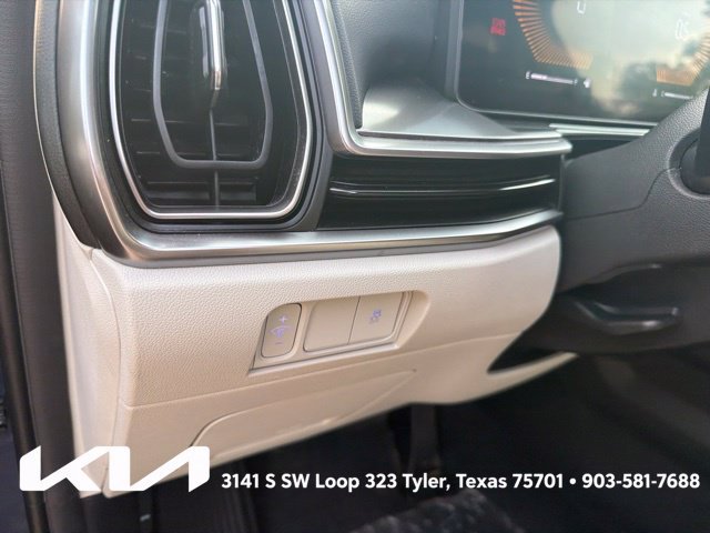 Used 2025 Kia Sorento S FWD image 16