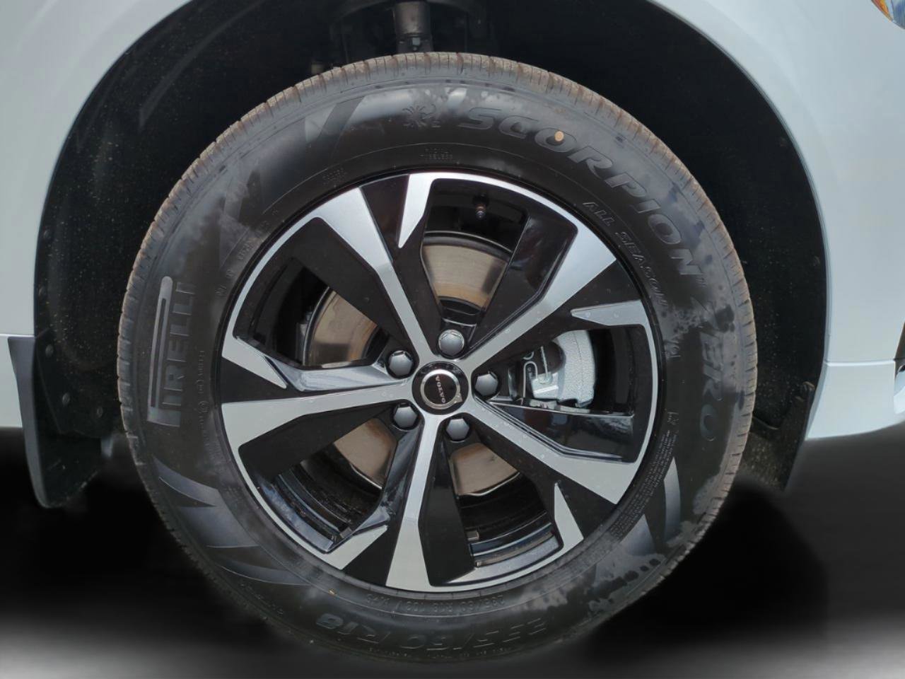 New 2026 Volvo XC60 B5 Core w/ Climate Package image 29