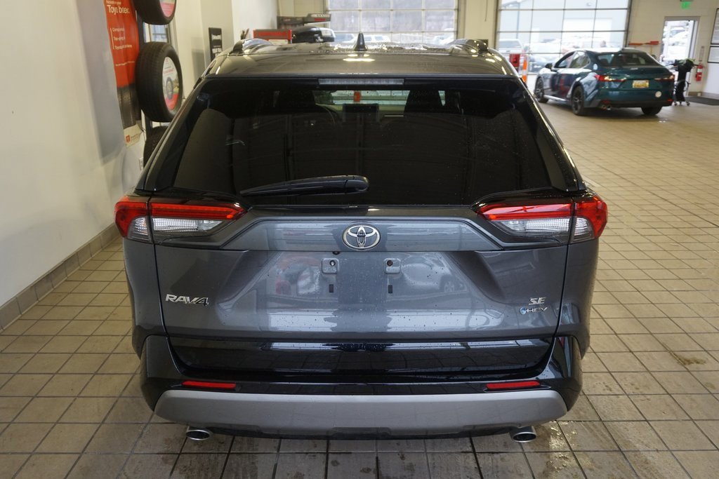 Used 2025 Toyota RAV4 SE image 14