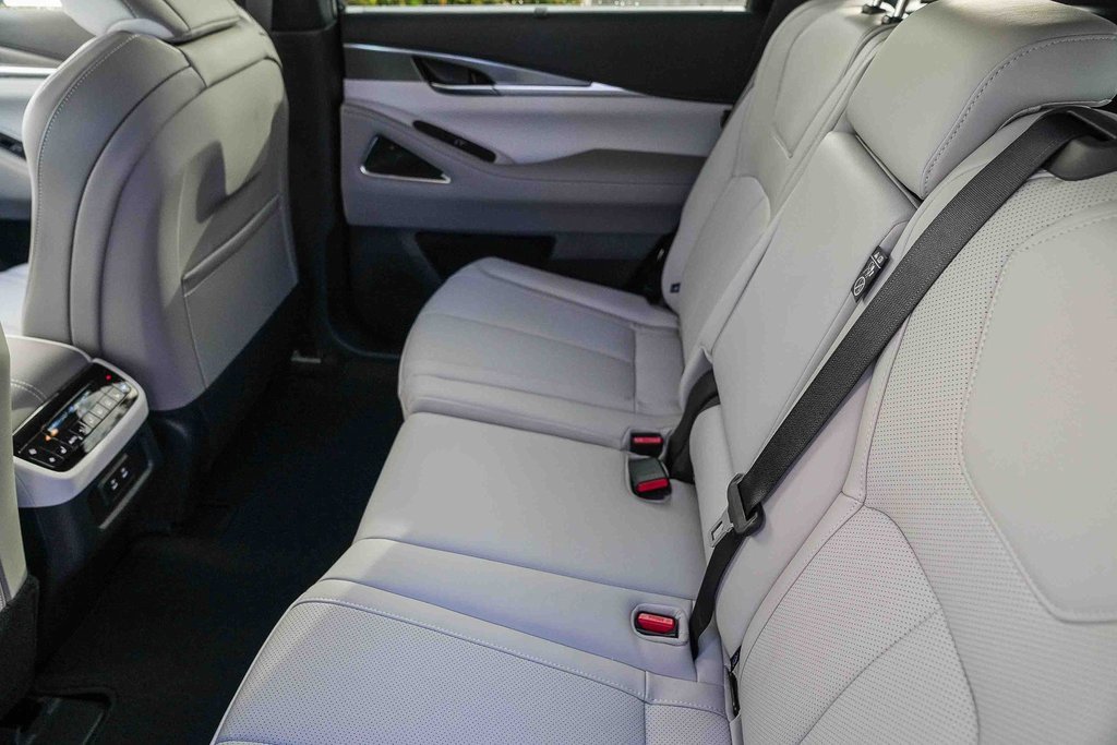 New 2026 INFINITI QX60 Luxe w/ Cargo Package image 16