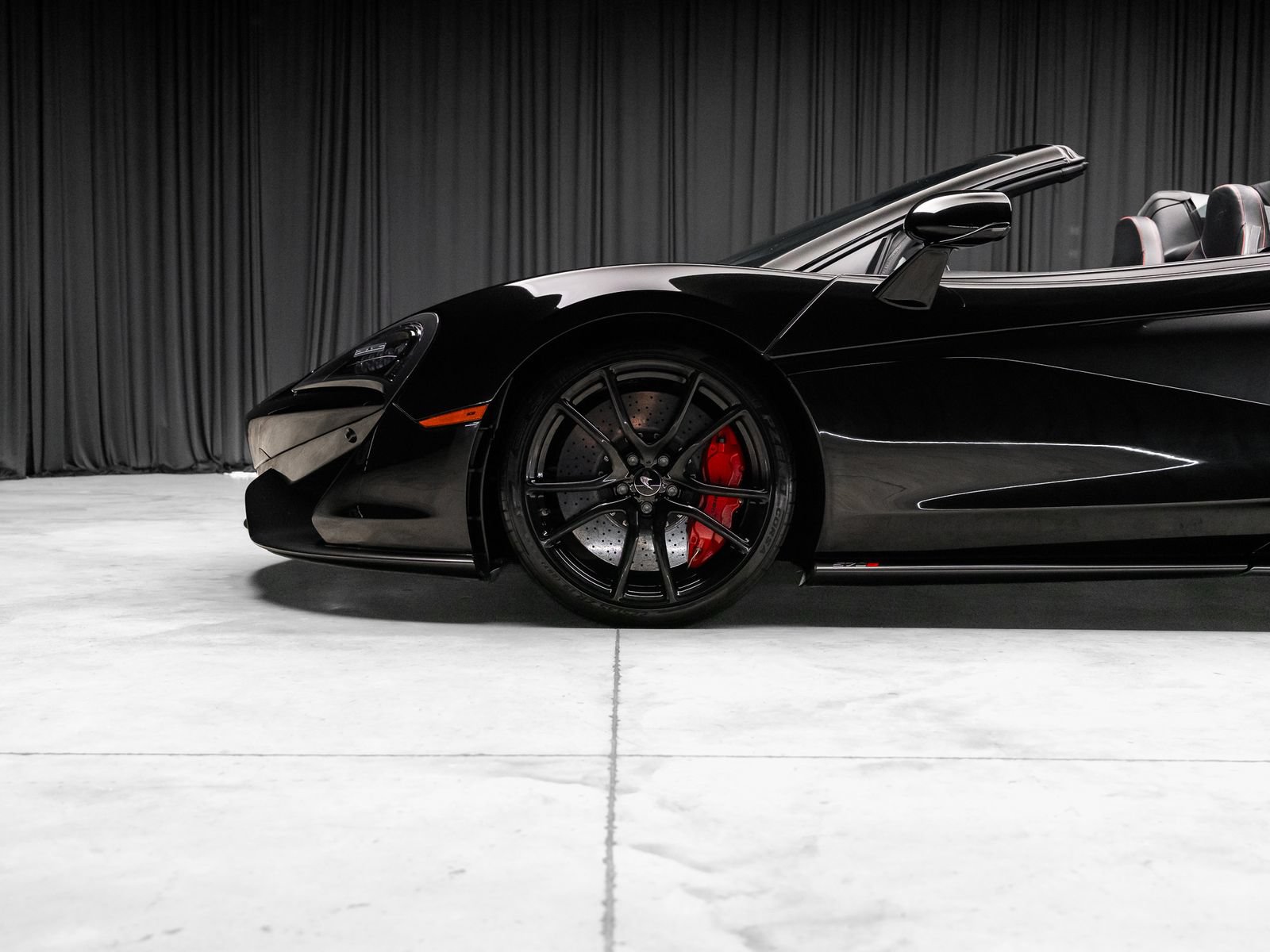 Used 2019 McLaren 570S Spider RWD image 24
