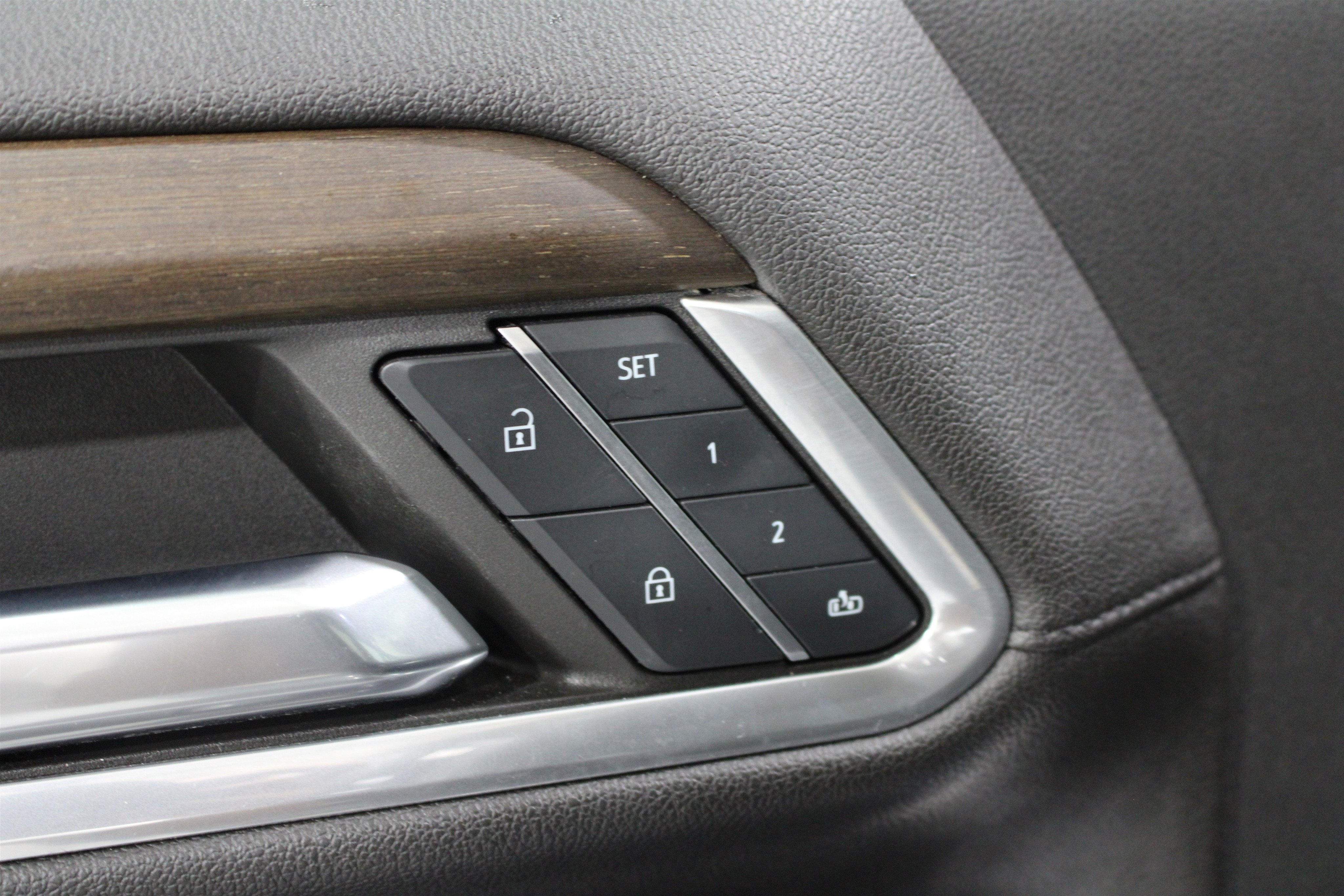 Used 2024 Chevrolet Silverado 2500 High Country w/ High Country Premium Package AWD/4WD image 8