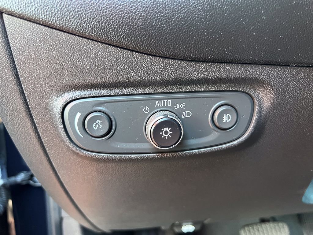 Used 2021 Chevrolet Equinox LT FWD image 17