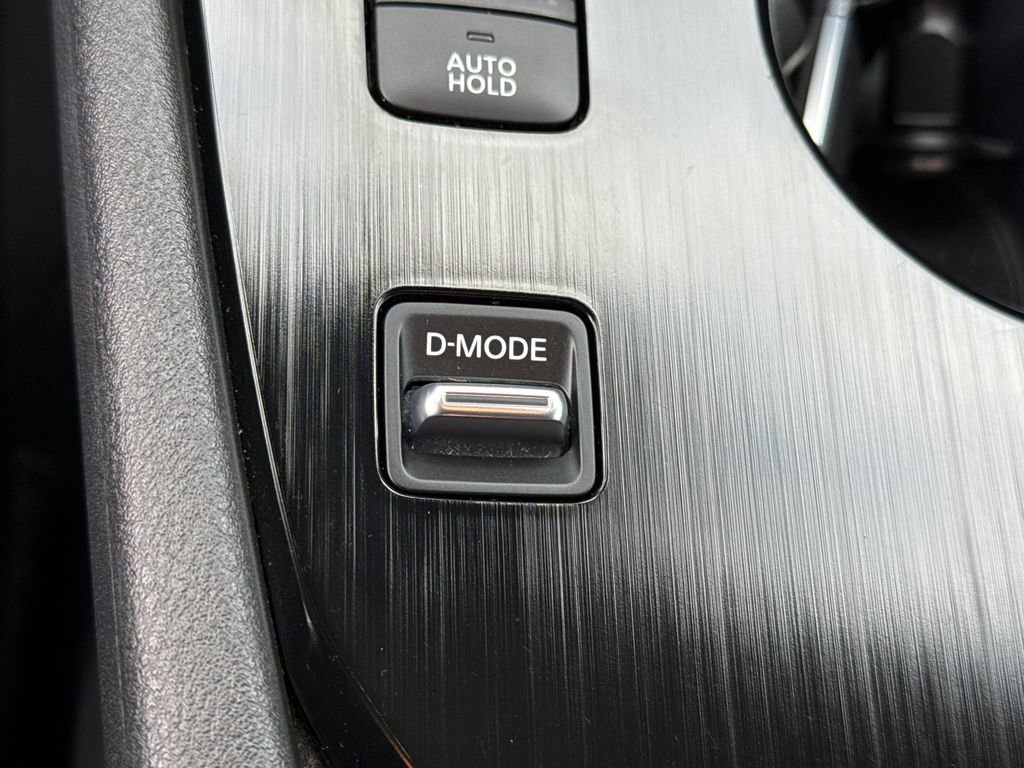 Used 2023 Nissan Rogue SV image 28