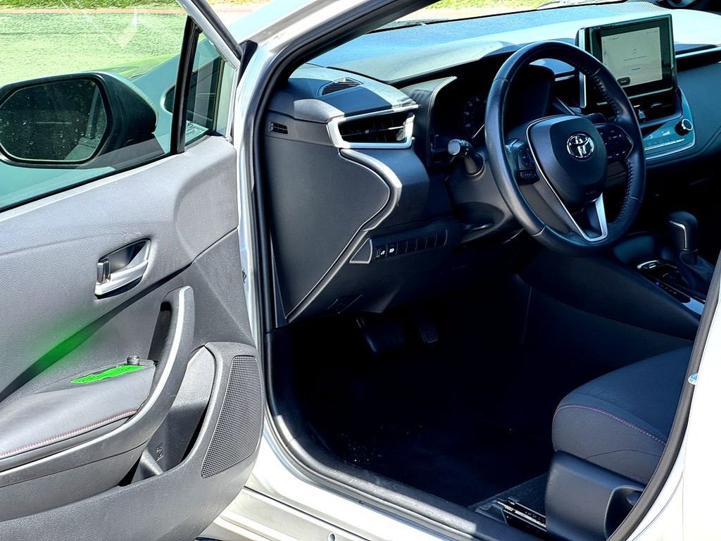 Used 2023 Toyota Corolla SE w/ SE Premium Package image 11