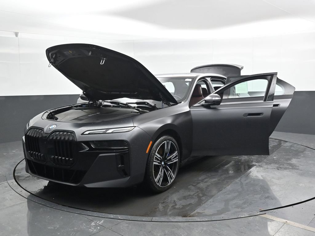 Used 2023 BMW i7 xDrive60 image 55