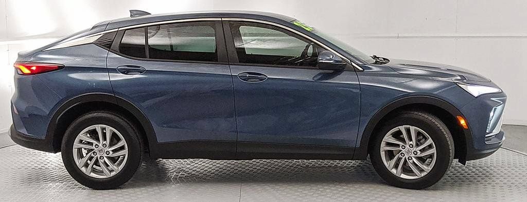 Used 2025 Buick Envista Preferred w/ Convenience I Package FWD image 2