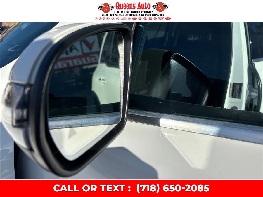 Used 2021 Mercedes-Benz GLB 250 4MATIC w/ Premium Package image 34