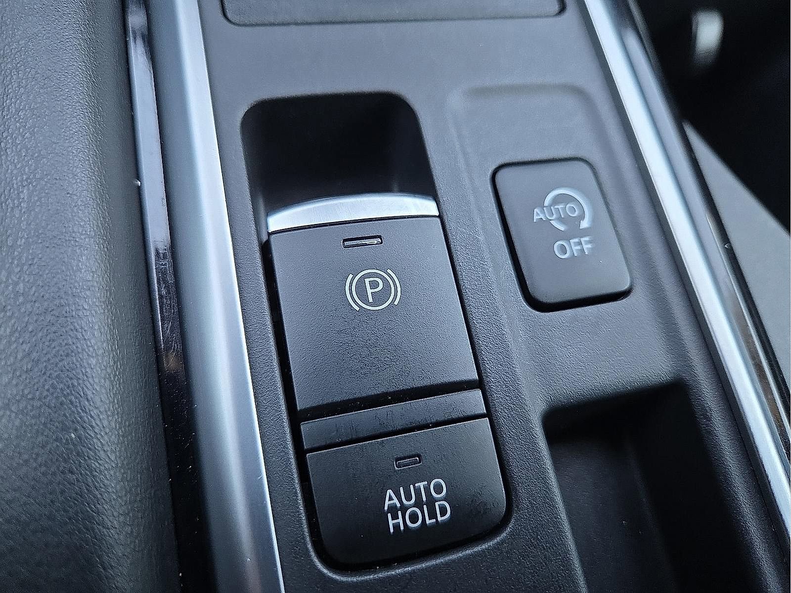 Used 2025 Nissan Pathfinder SV image 21