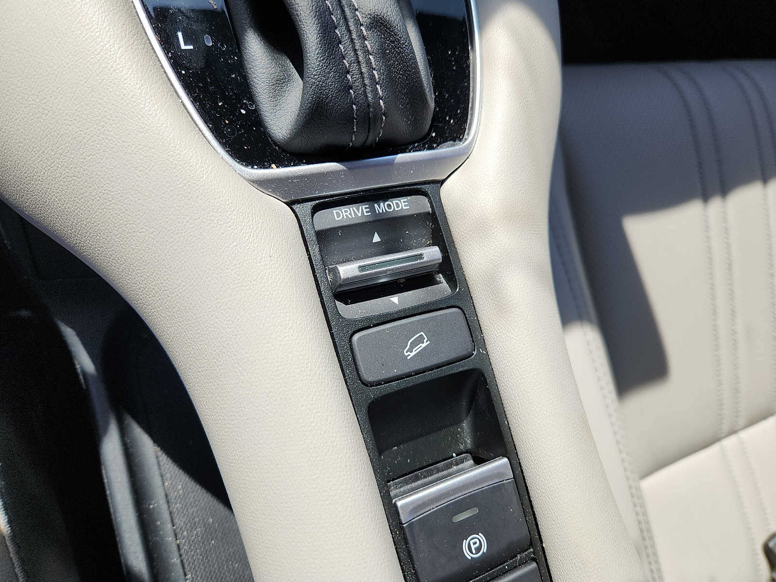 Used 2025 Honda HR-V EX-L image 24