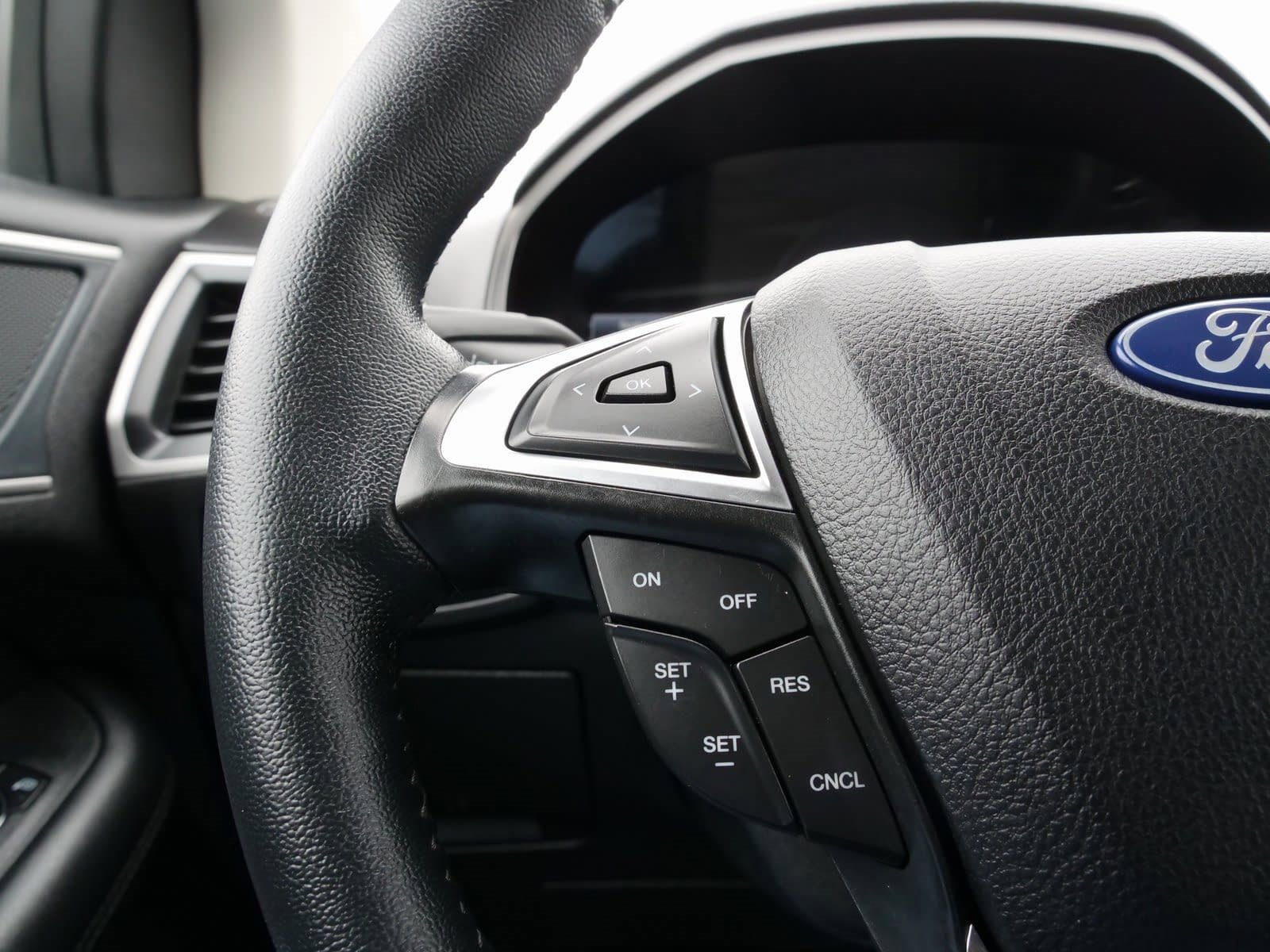 Used 2024 Ford Edge SEL image 22