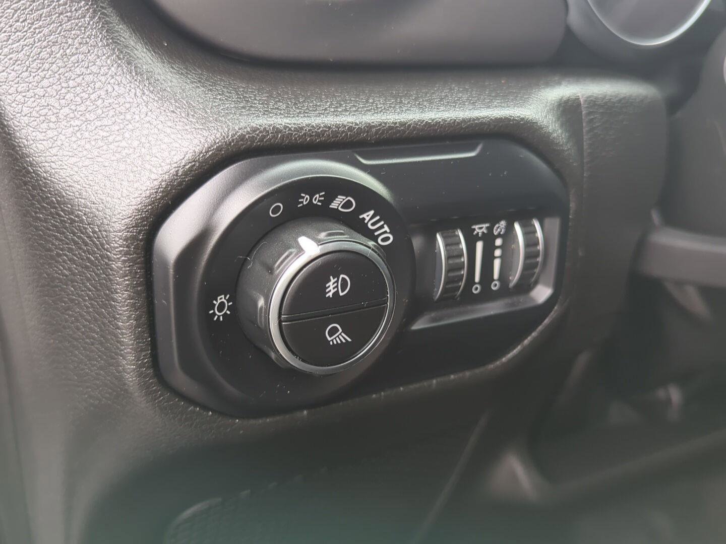 Used 2022 Jeep Gladiator Willys image 13