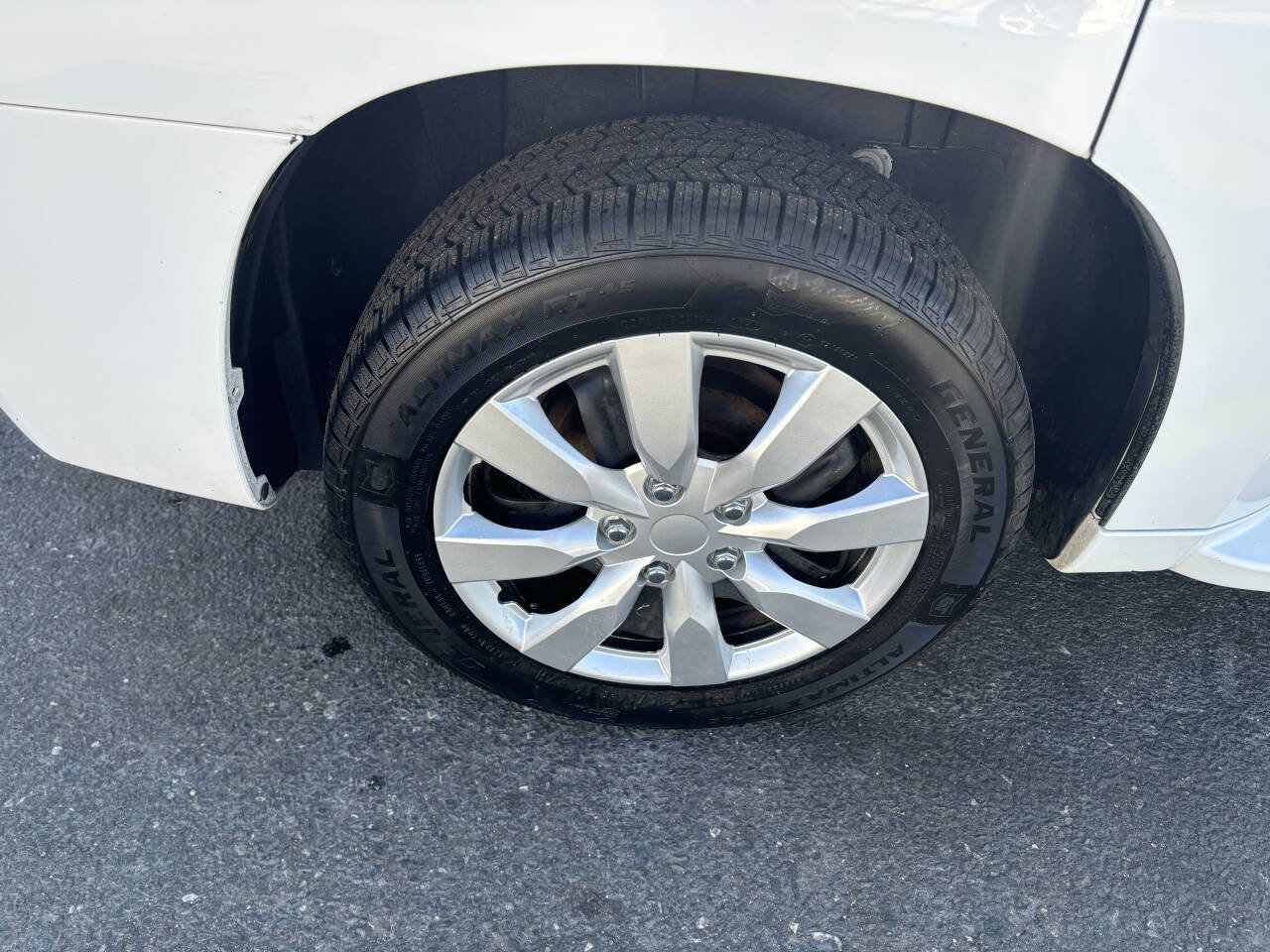 Used 2010 Chevrolet HHR LT image 26