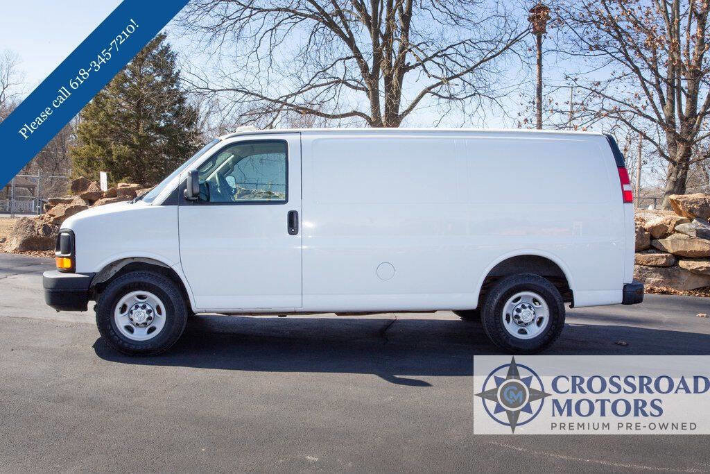 Used 2016 Chevrolet Express 2500 RWD image 2