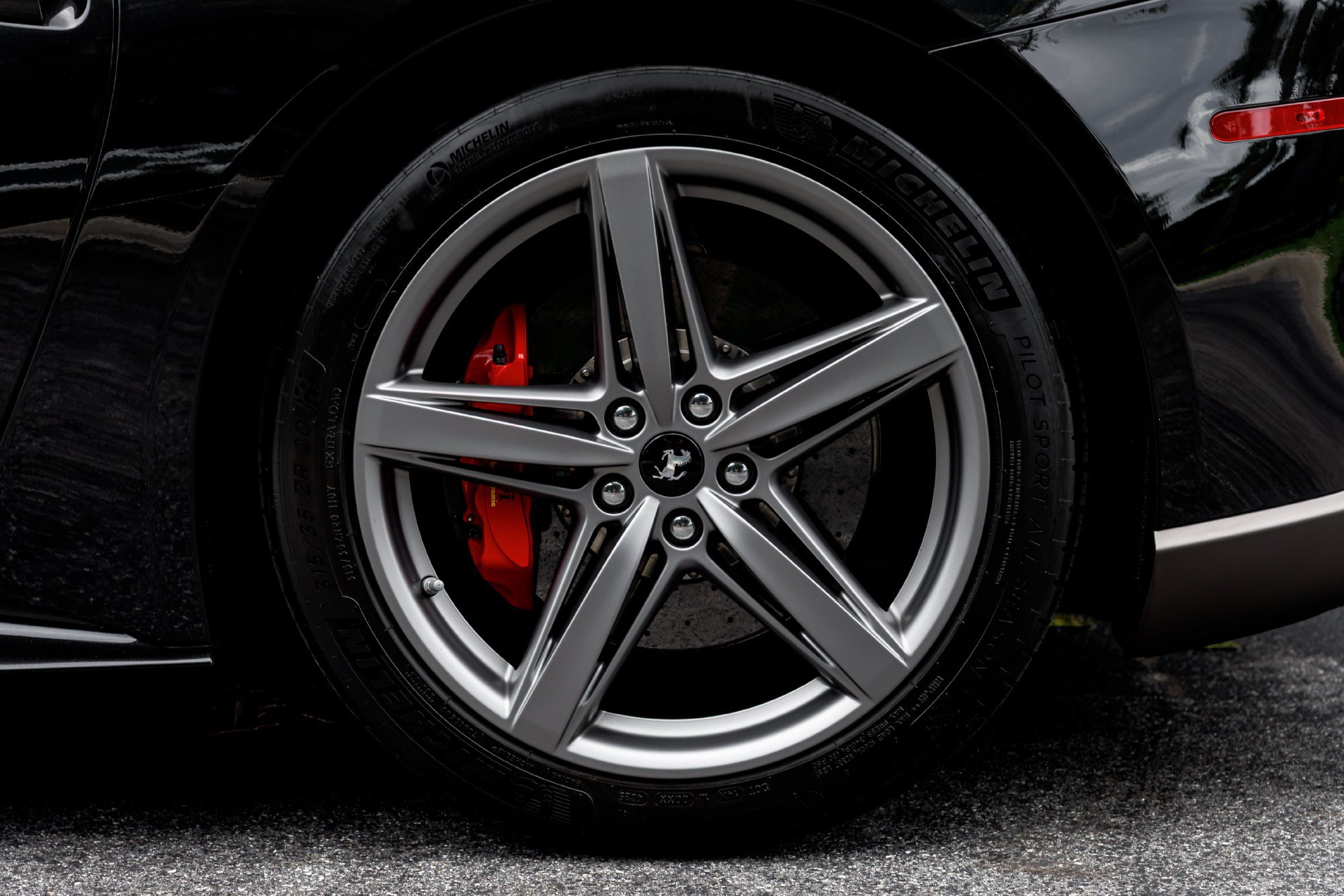 Used 2014 Ferrari F12 Berlinetta RWD image 15