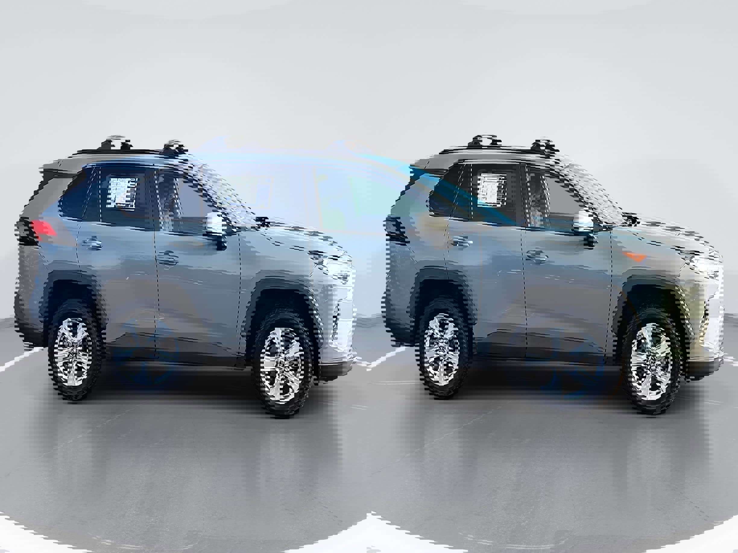 Used 2021 Toyota RAV4 XLE image 2