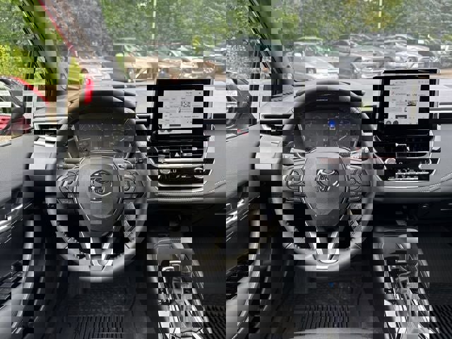 Used 2025 Toyota Corolla SE w/ SE Package image 14