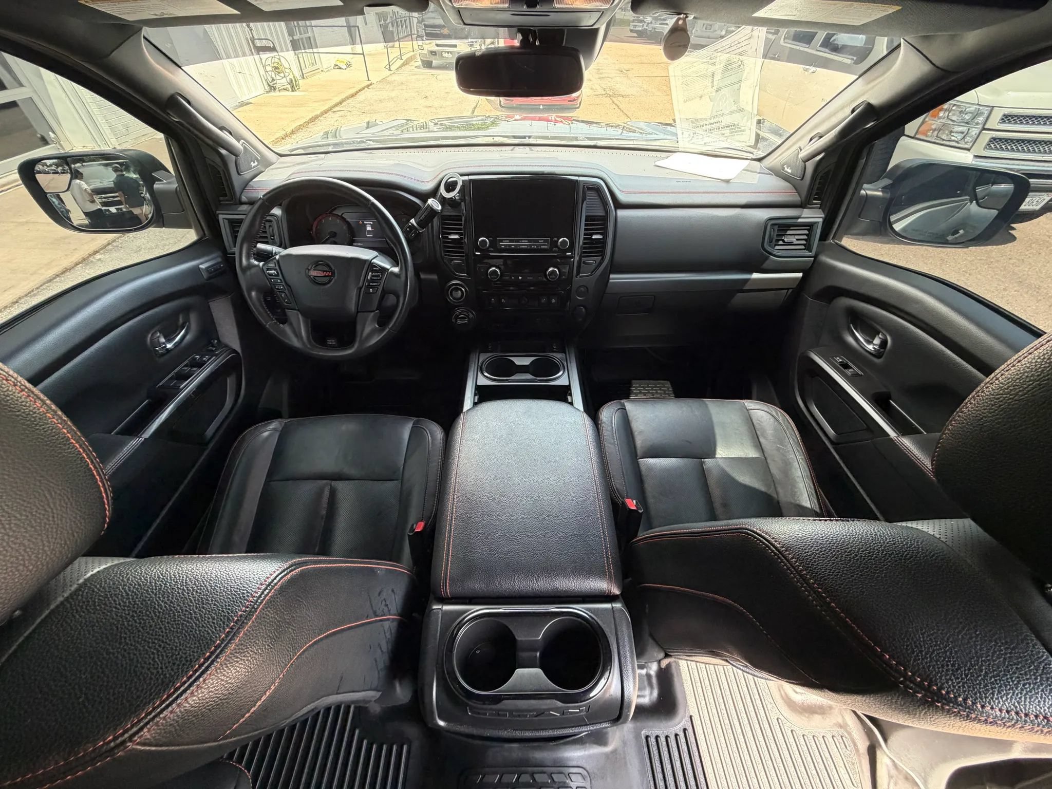 Used 2020 Nissan Titan PRO-4X w/ Pro-4x Convenience Package AWD/4WD image 10