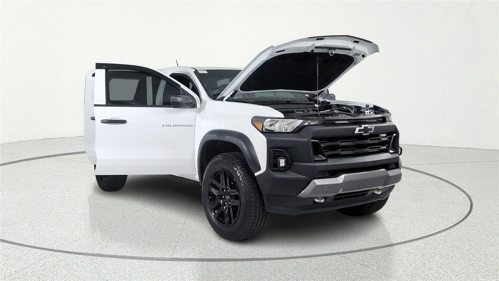 Used 2025 Chevrolet Colorado Trail Boss AWD/4WD image 7