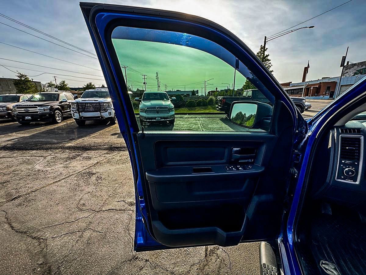Used 2017 RAM 1500 Express w/ Express Value Package AWD/4WD image 33