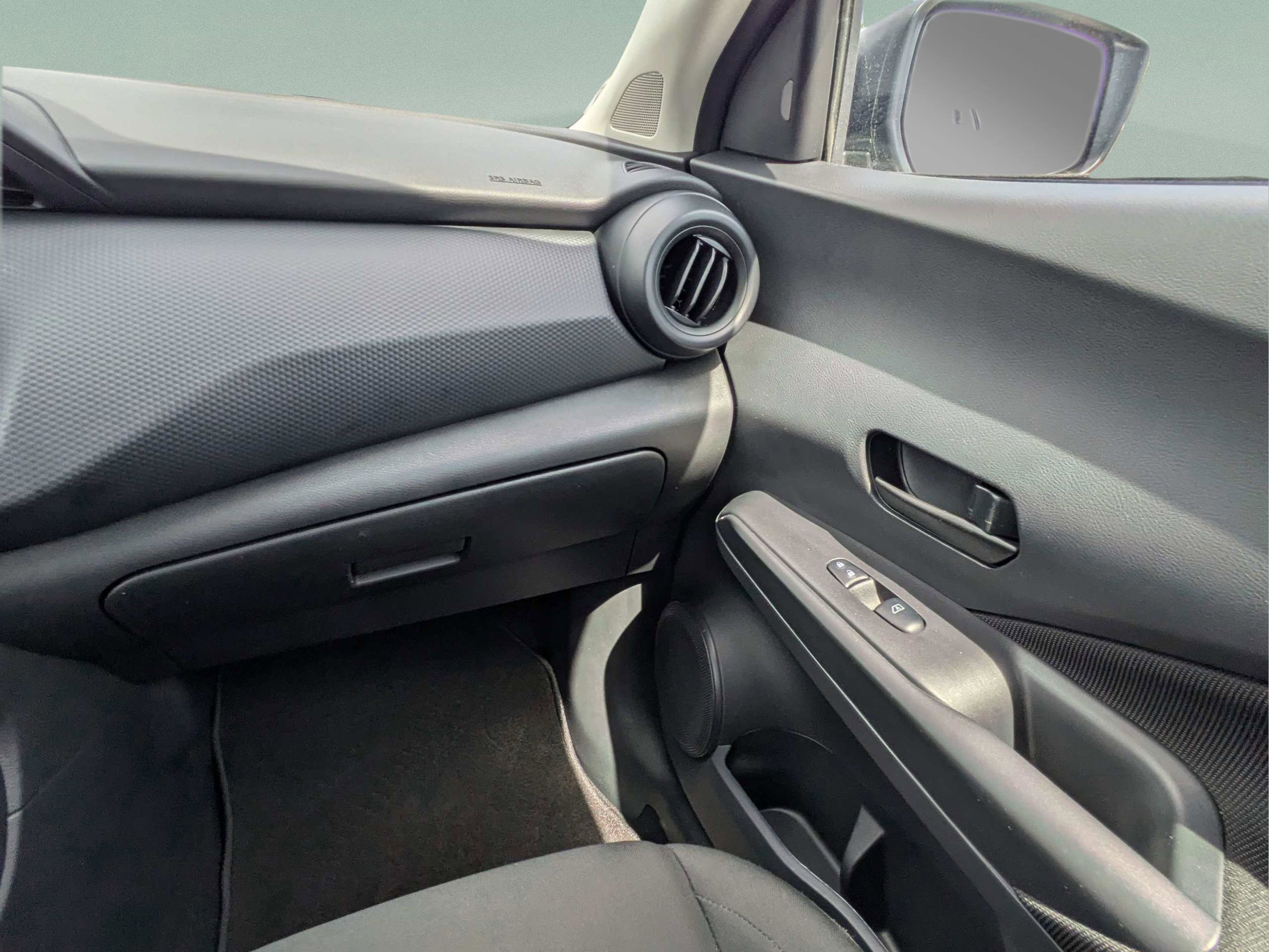 Used 2024 Nissan Kicks S image 14