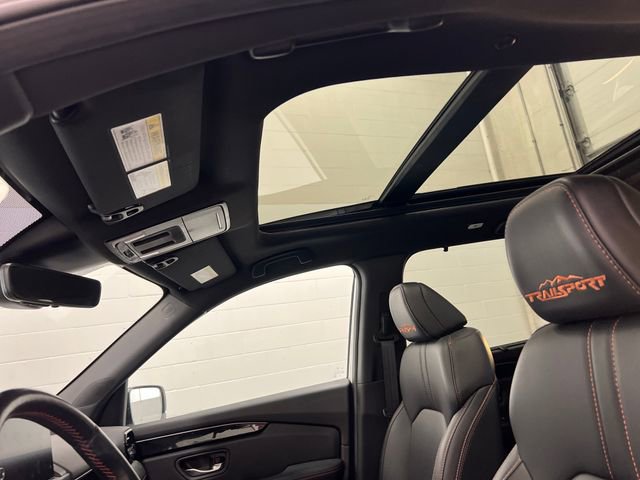 Used 2025 Honda Pilot TrailSport image 15