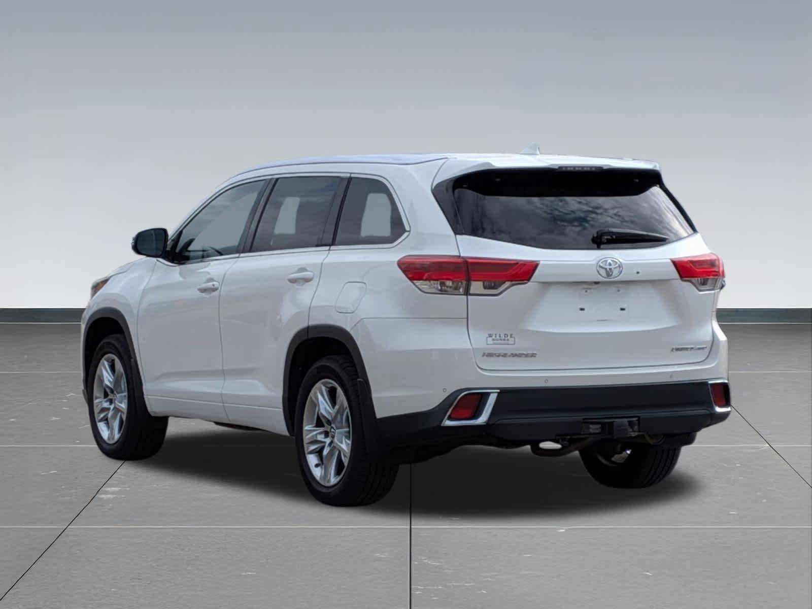 Used 2017 Toyota Highlander Limited AWD/4WD image 4