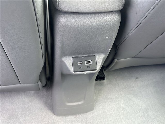 Certified 2022 Chevrolet Bolt EUV Premier w/ Launch Edition FWD image 21