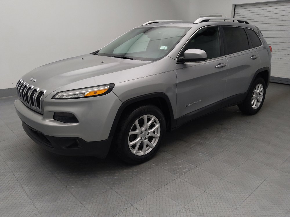 Used 2016 Jeep Cherokee Latitude FWD image 2