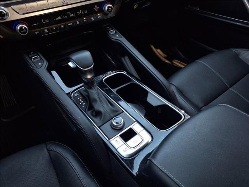 Used 2023 Kia Telluride EX w/ EX Captain's Chair Package image 17