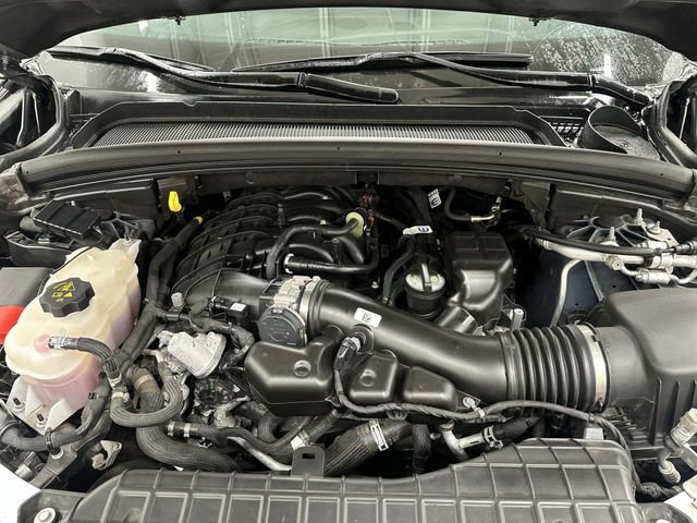 Used 2025 Jeep Grand Cherokee Limited w/ Black Appearance Package image 19