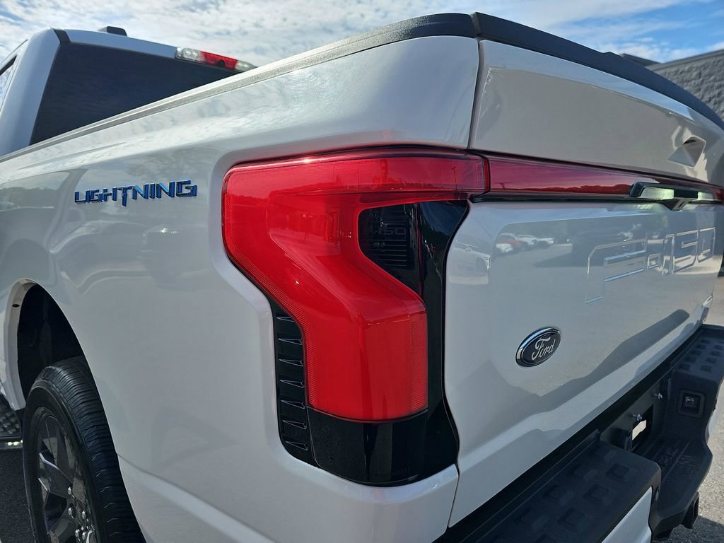 Used 2022 Ford F150 Lightning Lariat AWD/4WD image 37