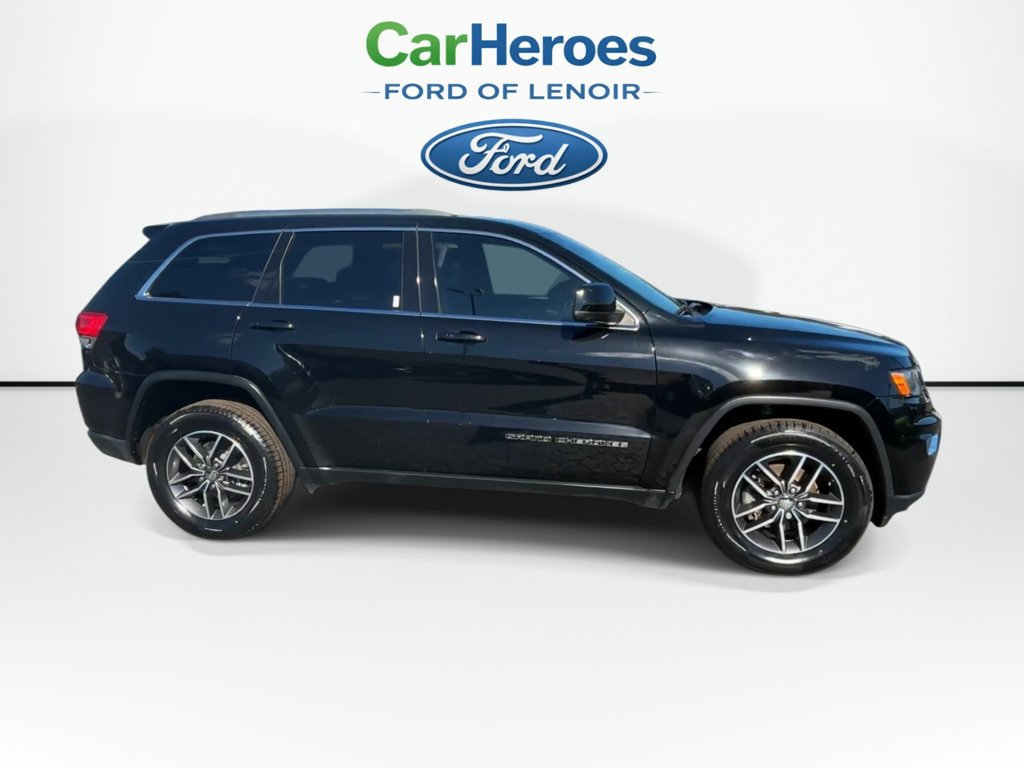 Used 2018 Jeep Grand Cherokee Laredo AWD/4WD image 3