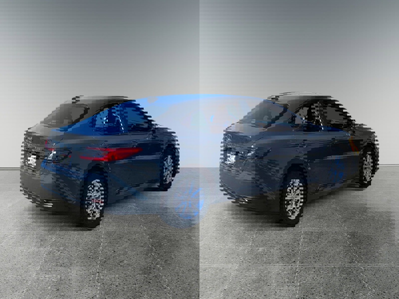 Used 2025 Toyota Camry LE w/ Convenience Package image 5