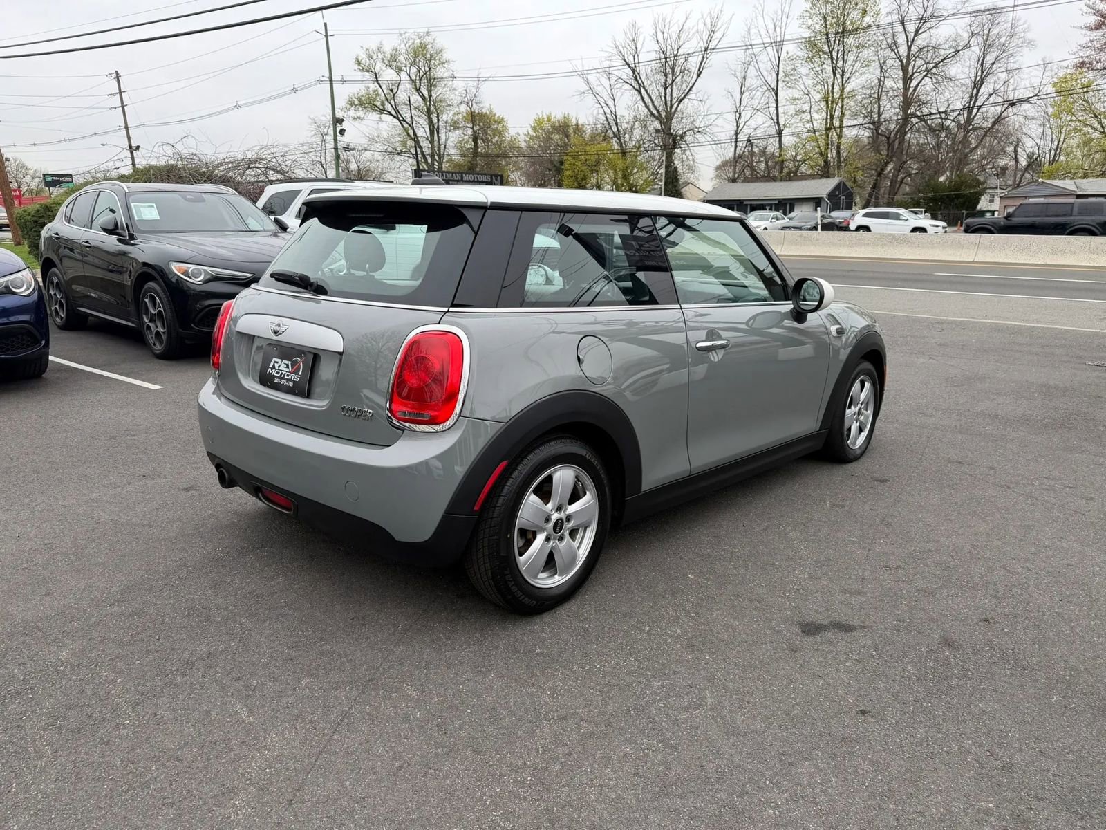 Used 2014 MINI Cooper 2-Door Hardtop image 6