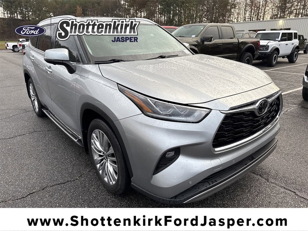 Used 2024 Toyota Highlander LE