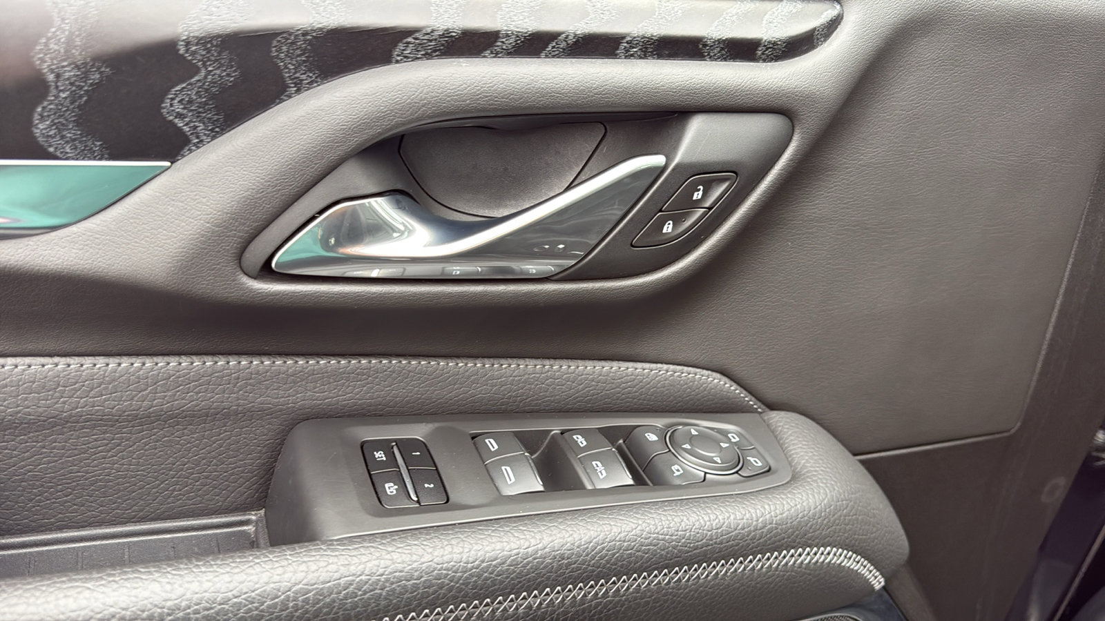 Used 2021 GMC Yukon Denali w/ Denali Premium Package image 11