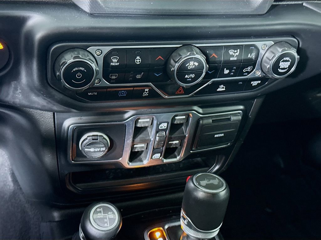 Used 2022 Jeep Wrangler Unlimited Sahara w/ Cold Weather Group image 10
