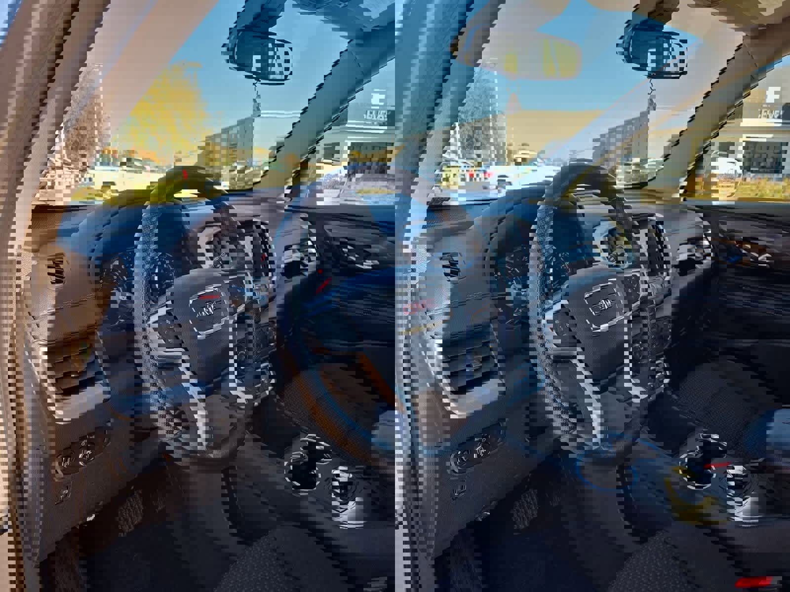 Used 2024 GMC Terrain SLE image 2