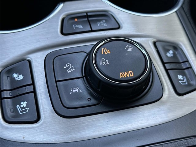 Used 2023 GMC Terrain Denali w/ Black Diamond Edition image 17