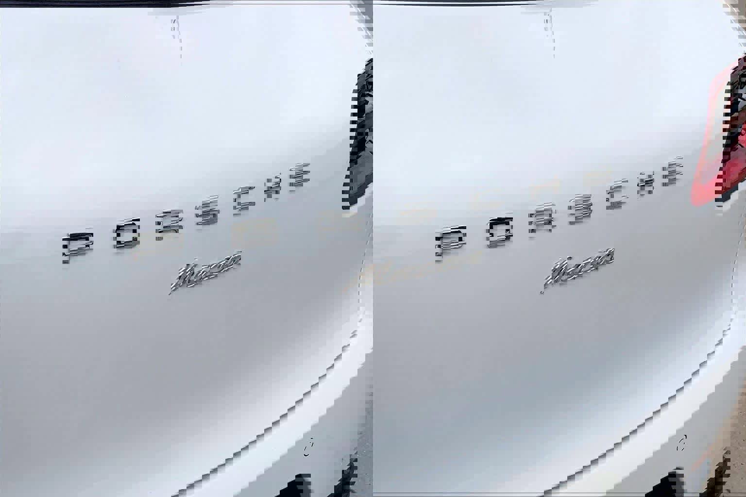 Used 2018 Porsche Macan AWD/4WD image 30