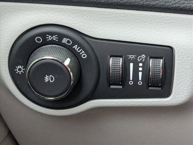 Used 2019 Jeep Compass Latitude FWD image 13
