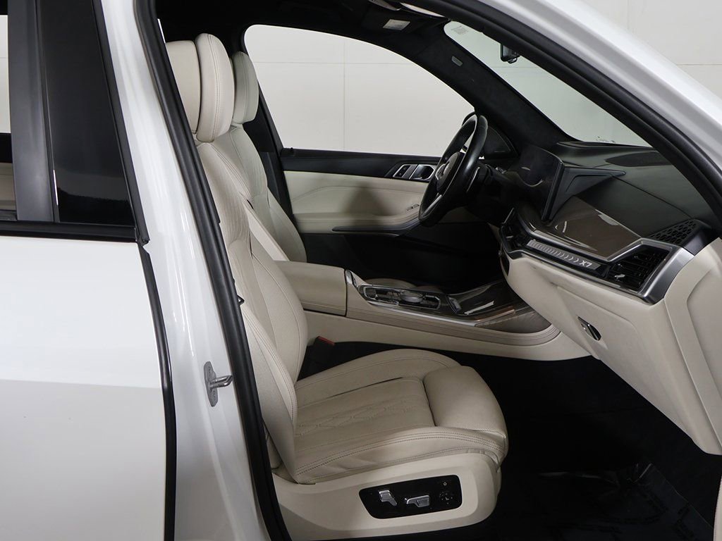 Used 2024 BMW X7 xDrive40i w/ Executive Package image 34