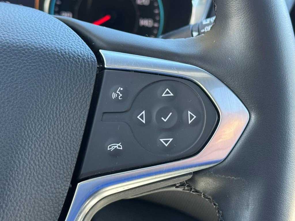 Used 2023 Chevrolet Traverse RS image 17