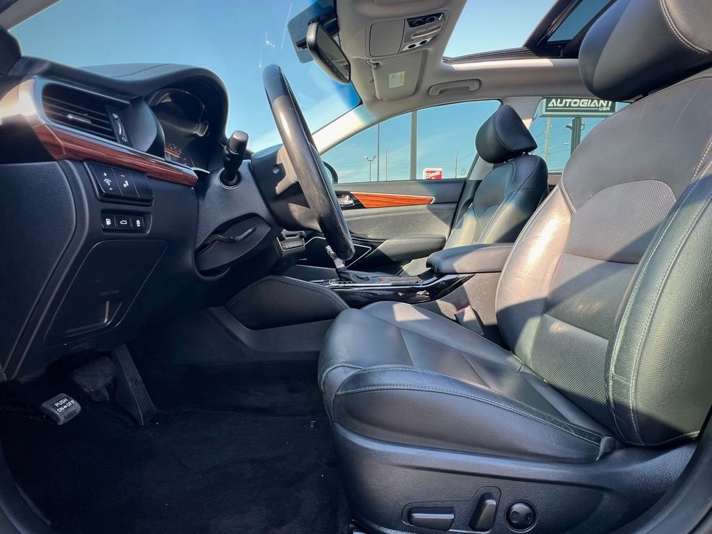 Used 2017 Kia Cadenza Premium w/ Luxury Package image 16