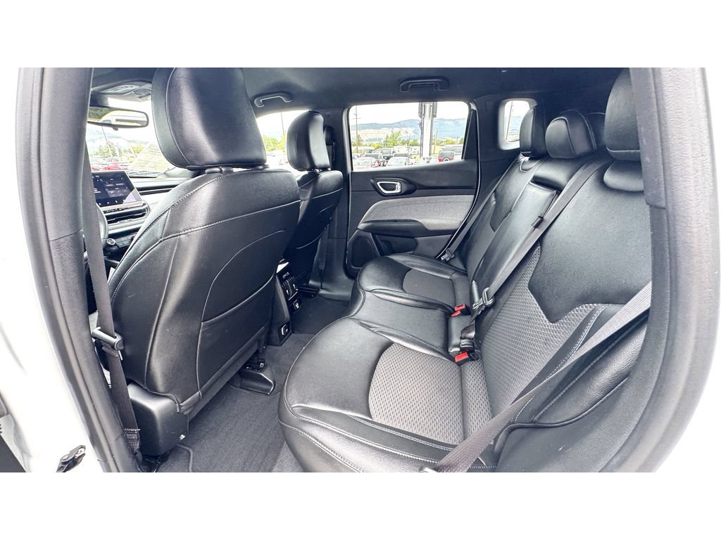 Used 2024 Jeep Compass Latitude AWD/4WD image 16